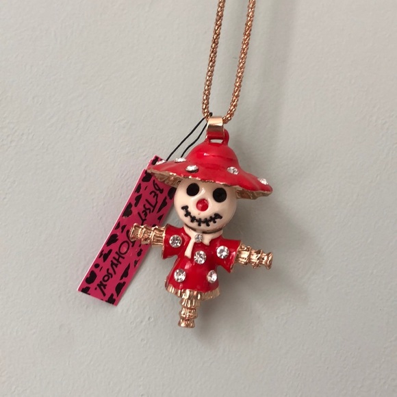 NWT Betsey Johnson Enamel Rhinestone Red SCARECROW Pendant Necklace - Picture 1 of 4